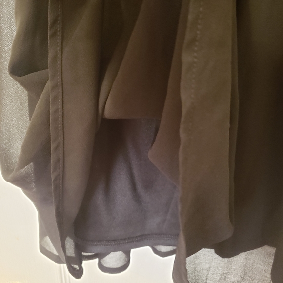 Black and gold medium short dress - Picture 4 of 11